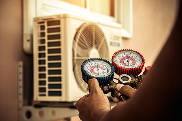 Professional Ac Installation technician working in Walcott, IA
